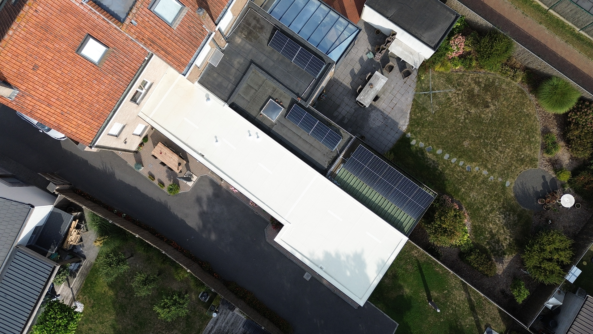 Dak met wit & dak met grijs Alphathor EPDM